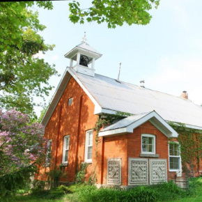  Picturesque School House Retreat  Мефорд